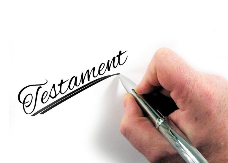 Testamente är en juridisk handling som visar testators vilja i händelse av dennes bortgång. Testamentet påverkar vem som har rätt till arv.